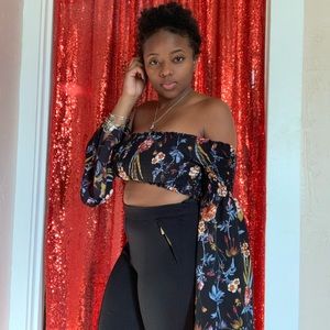 Flute sleeve cropped shirt